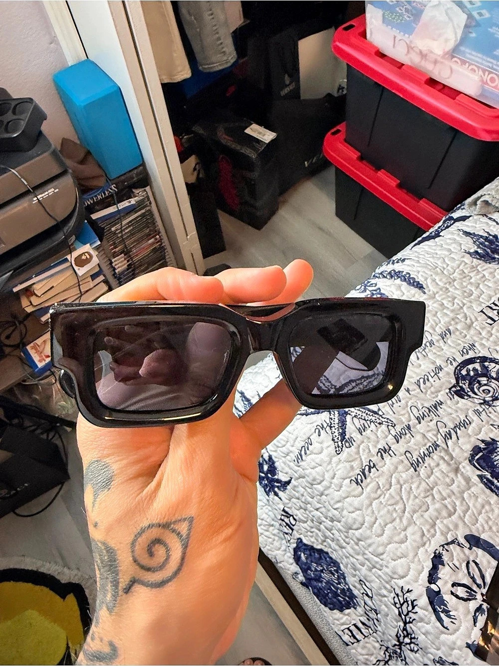 Sunglasses in Black